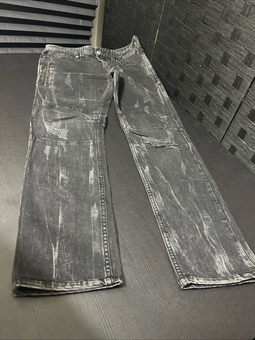 Men’s Guess Slim Tapered Black/Gray washed distressed detailing Size 30x30